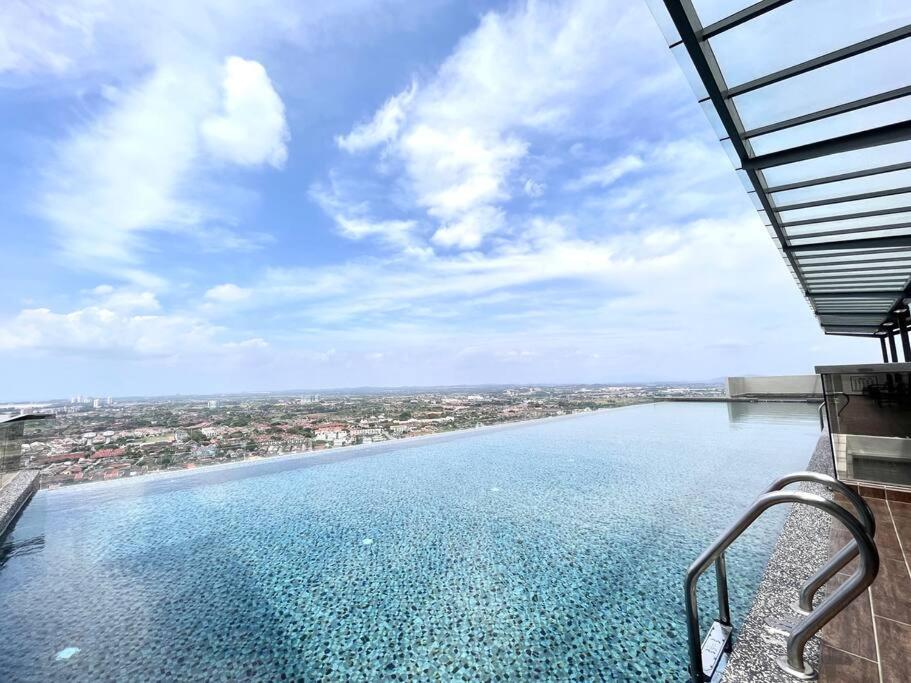 Ins Suite @ The Quartz Residence-Infinity Pool Malacca Exterior foto